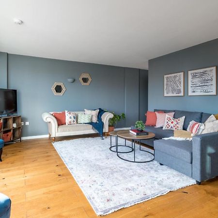 2 Bedroom Apartment With Park Views Shoreditch Лондон Екстериор снимка
