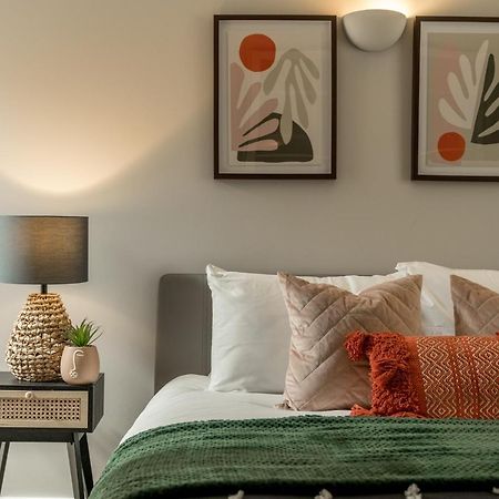 2 Bedroom Apartment With Park Views Shoreditch Лондон Екстериор снимка