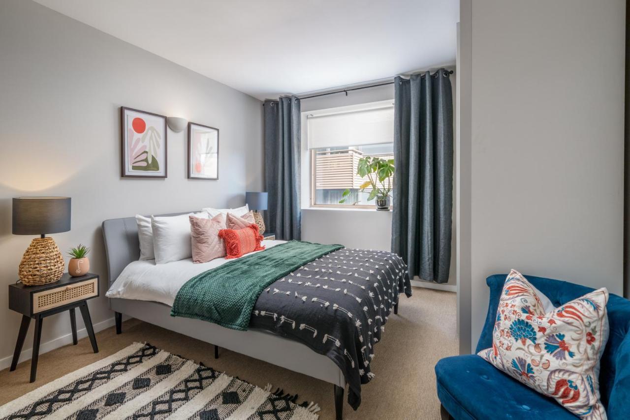 2 Bedroom Apartment With Park Views Shoreditch Лондон Екстериор снимка