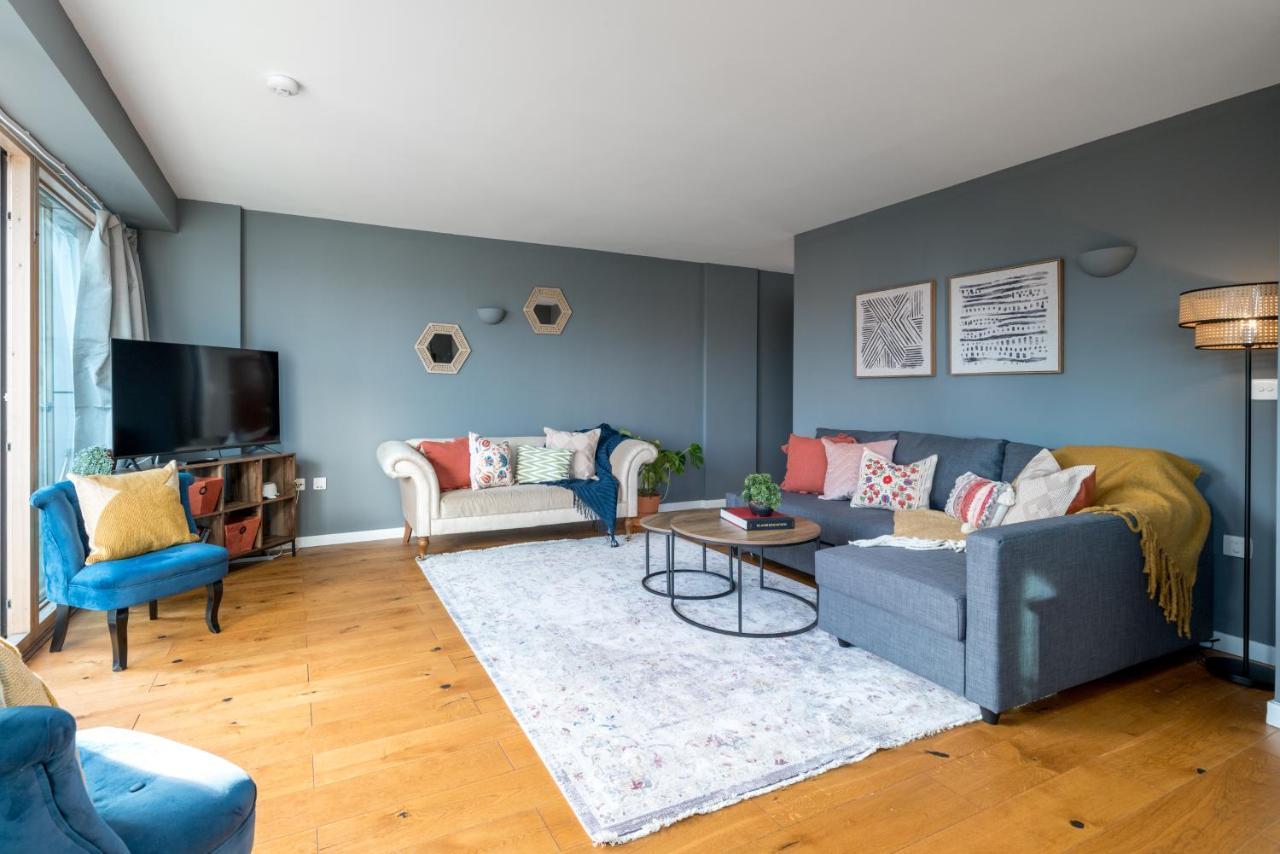 2 Bedroom Apartment With Park Views Shoreditch Лондон Екстериор снимка