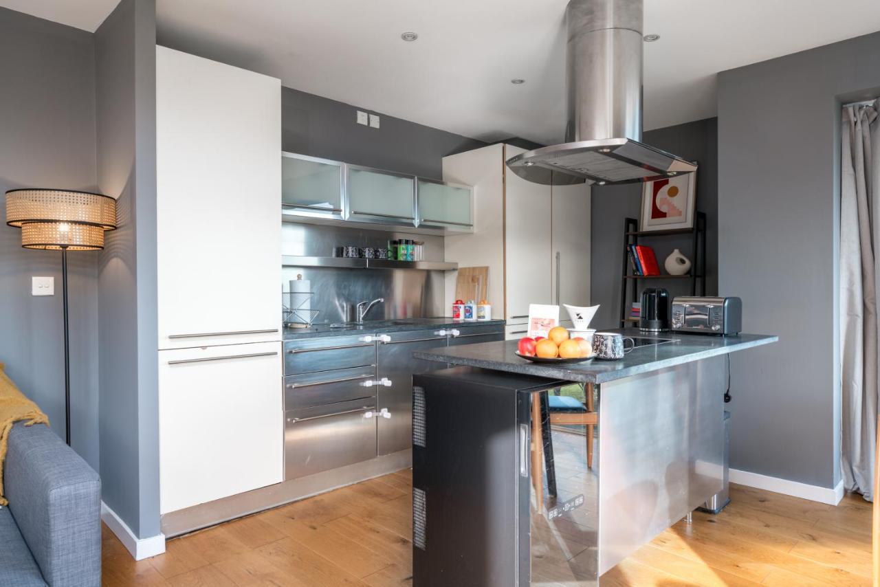 2 Bedroom Apartment With Park Views Shoreditch Лондон Екстериор снимка