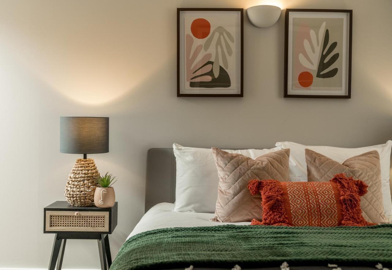 2 Bedroom Apartment With Park Views Shoreditch Лондон Екстериор снимка