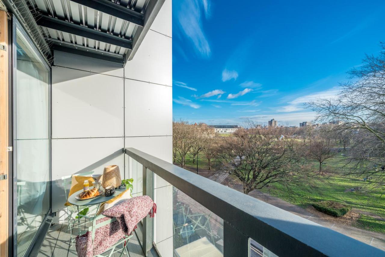 2 Bedroom Apartment With Park Views Shoreditch Лондон Екстериор снимка