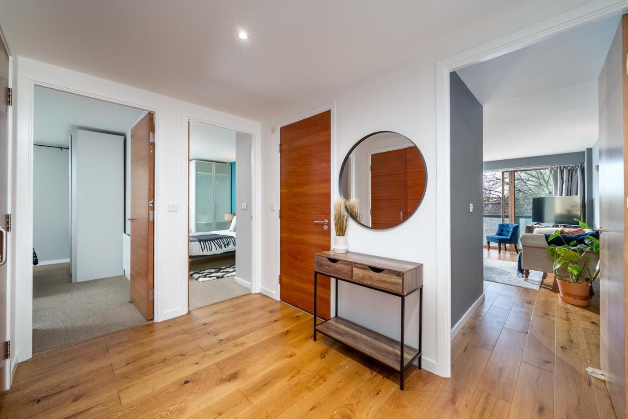 2 Bedroom Apartment With Park Views Shoreditch Лондон Екстериор снимка